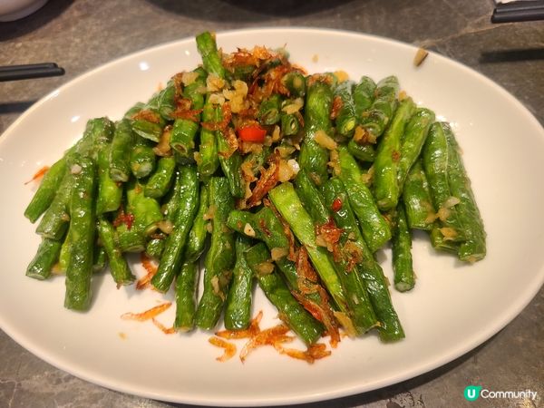 甜酸生魚片、櫻花蝦四季豆、滑肉米線全部都好食。