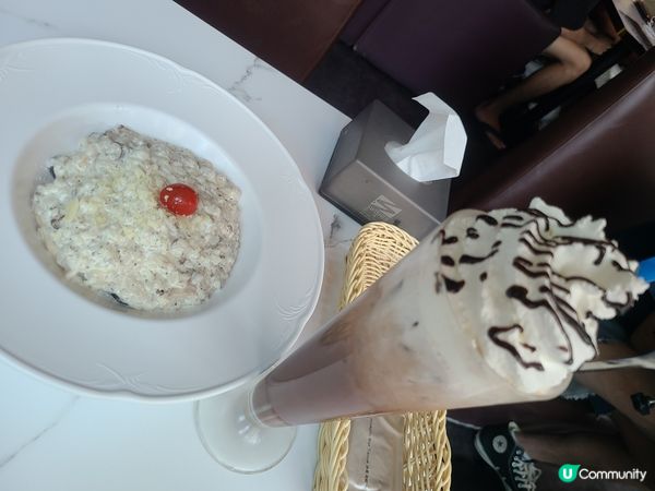 賣相不討好的黑松露雜菌意大利飯同黑到極點的墨汁墨魚意大利粉，...