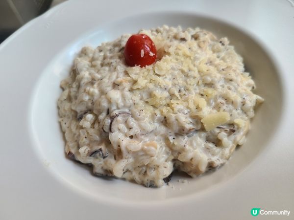 賣相不討好的黑松露雜菌意大利飯同黑到極點的墨汁墨魚意大利粉，...