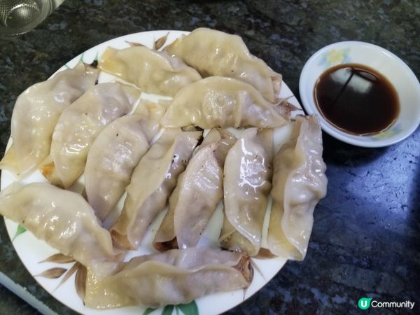 晚餐 : 姬松茸舞松茸鹿茸菇蟲草花烏雞湯 手工鍋貼