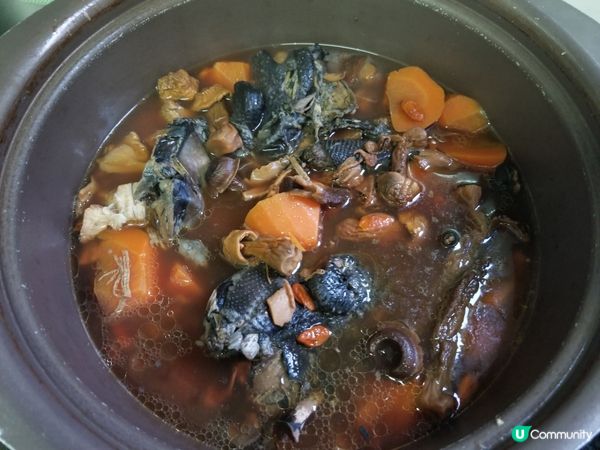 晚餐 : 姬松茸舞松茸鹿茸菇蟲草花烏雞湯 手工鍋貼