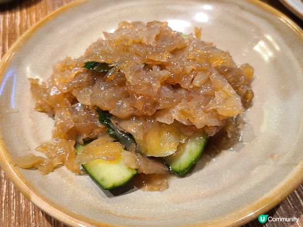 陳醋海蜇頭、醉鴿、乾煸四季豆、菜肉雲吞，兩個人都食唔曬。