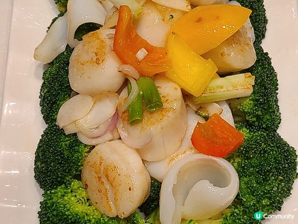 菜遠班片河、紅燒豆腐、西蘭花帶子花姿片，3個人都食唔曬，抵食...