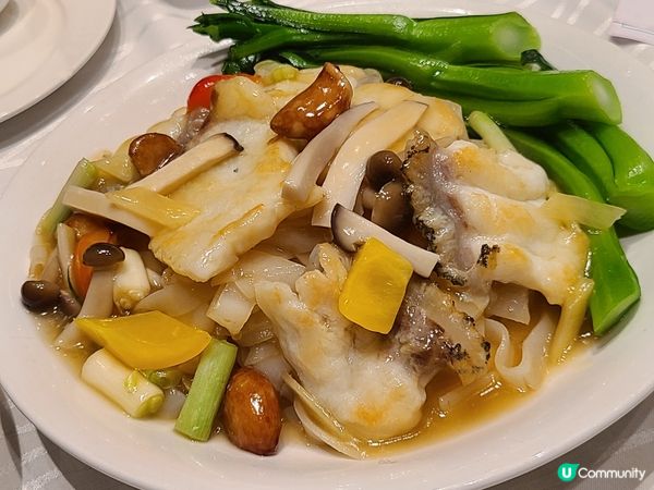 菜遠班片河、紅燒豆腐、西蘭花帶子花姿片，3個人都食唔曬，抵食...