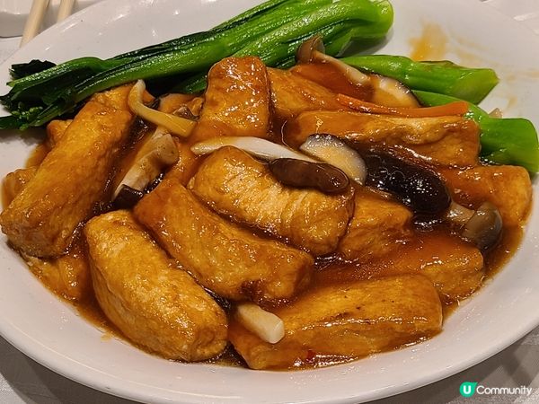 菜遠班片河、紅燒豆腐、西蘭花帶子花姿片，3個人都食唔曬，抵食...