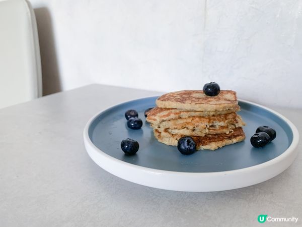 燕麥藍莓pancake，用最原始簡單嘅材料，做出最健康嘅早餐...