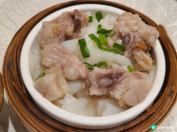 試下新點心，栗子餃即係潮州粉果轉咗栗子餡、 排骨蒸陳村粉即係...