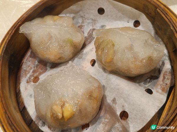 試下新點心，栗子餃即係潮州粉果轉咗栗子餡、 排骨蒸陳村粉即係...