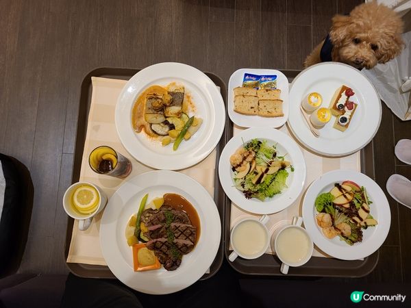 方舟酒店dogcation, 下午去沙灘旁餐廳食個tea，夜...