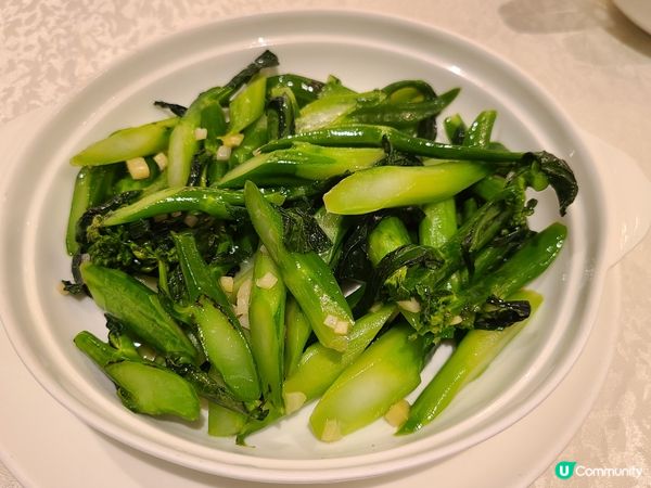 食兩個餸已經飽曬，薑汁炒芥蘭、古法炆龍躉撥水翅，剩係撥水翅都...