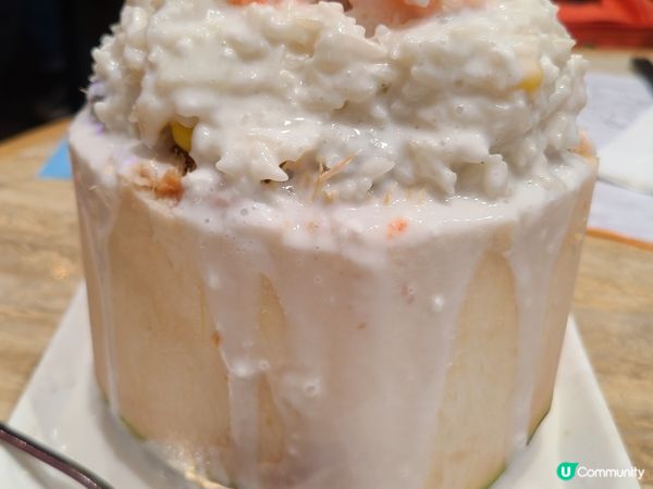 泰式豬頸肉撈檬、海鮮椰汁揶青飯，兩個都好味，但個飯多到食唔曬...