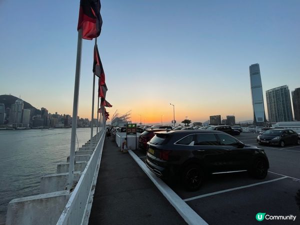 尖沙咀海運大廈嘅停車場，好多人專程嚟到打卡影相，呢度可以36...