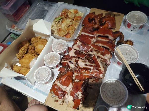 買了原隻乳豬+龍蝦伊麵外賣自取