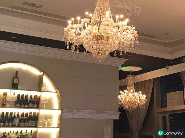 今次來到這間餐廳吃晚飯，主打特色是法餐料理及海鮮。一去到就看...