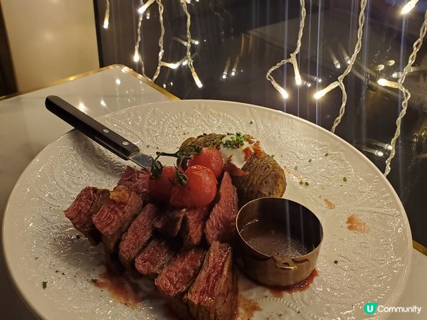 今次來到這間餐廳吃晚飯，主打特色是法餐料理及海鮮。一去到就看...