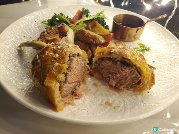 今次來到這間餐廳吃晚飯，主打特色是法餐料理及海鮮。一去到就看...