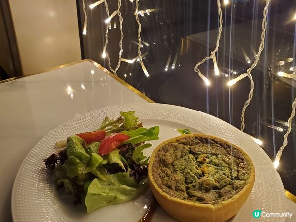 今次來到這間餐廳吃晚飯，主打特色是法餐料理及海鮮。一去到就看...