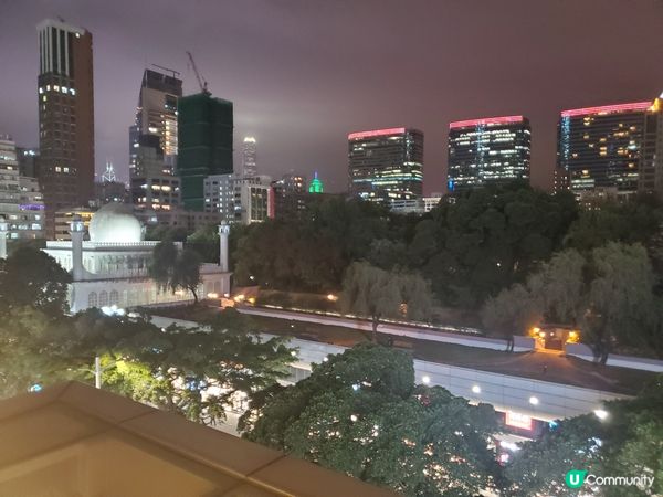 今次來到這間餐廳吃晚飯，主打特色是法餐料理及海鮮。一去到就看...