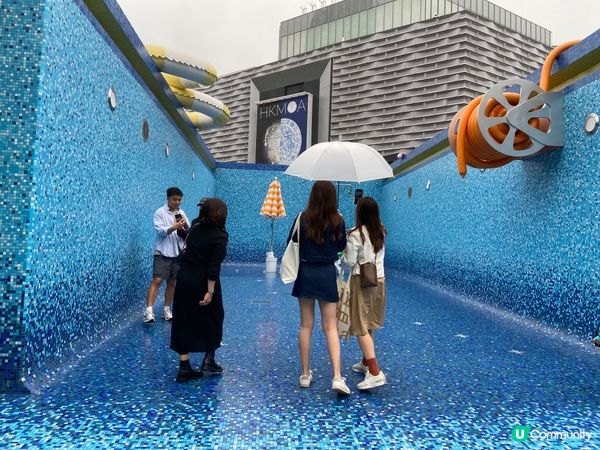 好大個戶外游泳池