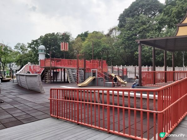 屯門獨有的海盗船遊樂場