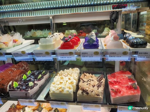 近日經過一間新開張烘焙麵包面，店舖提供多款糕點，布甸包，西餅...