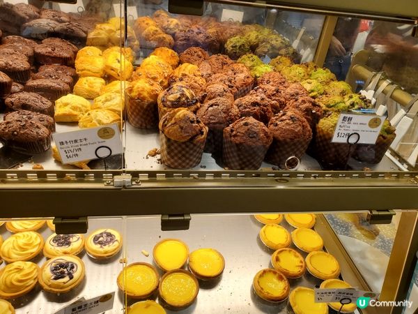 近日經過一間新開張烘焙麵包面，店舖提供多款糕點，布甸包，西餅...