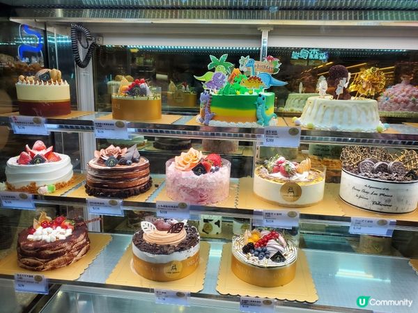 近日經過一間新開張烘焙麵包面，店舖提供多款糕點，布甸包，西餅...