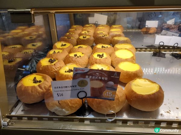 近日經過一間新開張烘焙麵包面，店舖提供多款糕點，布甸包，西餅...