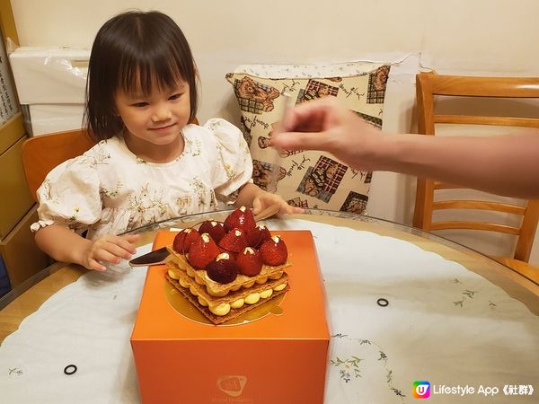 抵食推介 : 士多啤梨拿破崙 🍓🎂