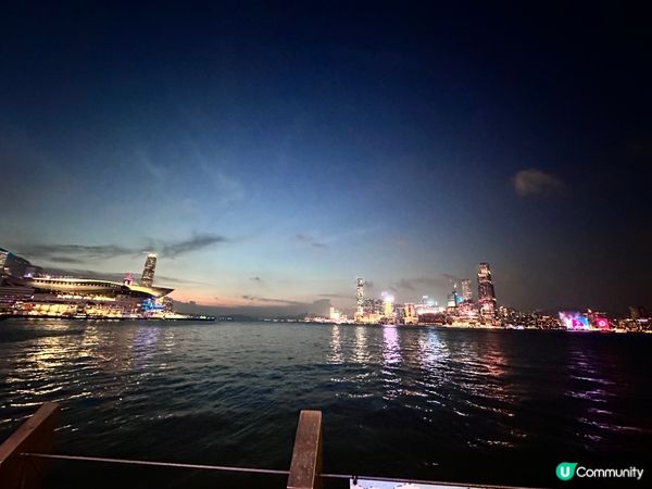 灣仔海濱長廊夜景好靚