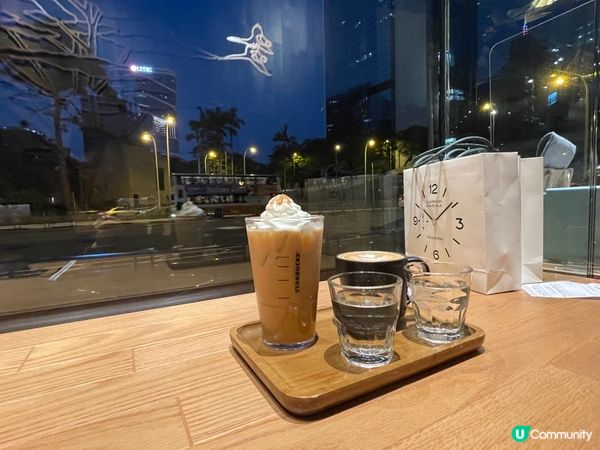 金鐘望街景🏙️落地大玻璃的星巴克