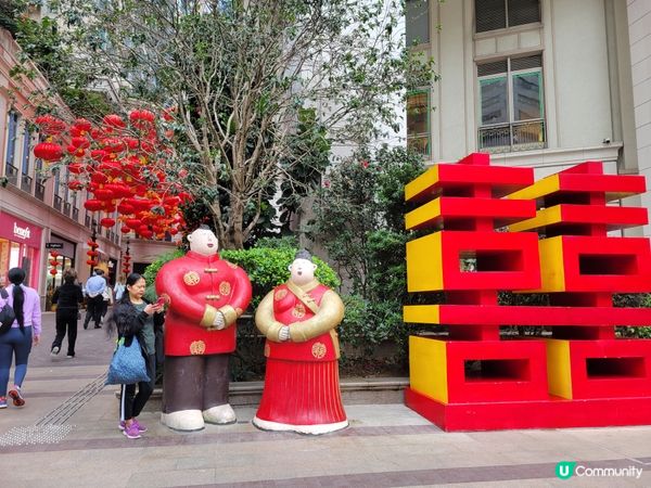 新春佳節，喜帖街(利東街)滿街掛上红燈籠，充滿新春喜慶節日氣...