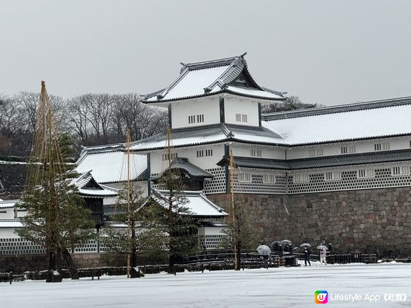 白雪紛飛下雪白之城堡金澤城