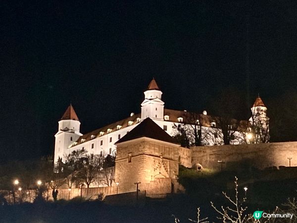 晚上的布拉迪斯拉發城堡