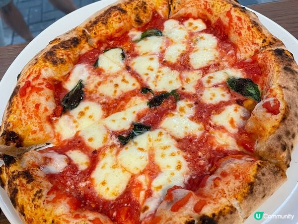 上面分別係位於大館既Dragonfly酒吧，間酒吧特別之處就...