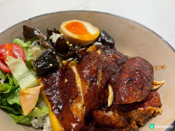 上面分別係位於大館既Dragonfly酒吧，間酒吧特別之處就...