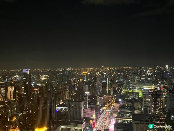 泰國的日與夜，繁華的鬧市中有建於1842年的鄭王廟與泰國血脈...