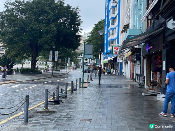 人少又有異國風情，適合一家大小，是散步及消暑好地方