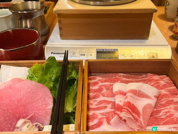 日本鹿兒島出名食黑豚 有各式做法包括炸豬排 黑豚涮涮鍋等 而...