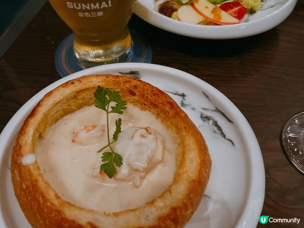 最近去?台北，介紹一個可以打卡?餐廳俾大家，就係金色三麥啦，...