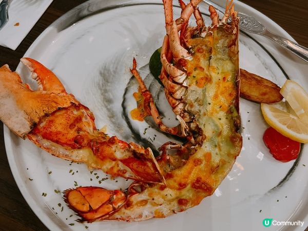 最近去?台北，介紹一個可以打卡?餐廳俾大家，就係金色三麥啦，...