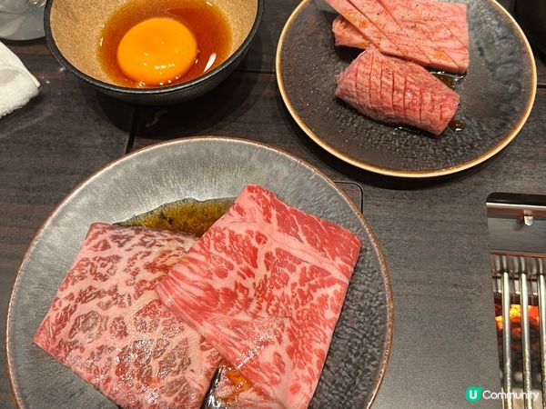 沖繩的美麗海水族館是必去景點之一，有一條很大的鯨鯊，並且有很...