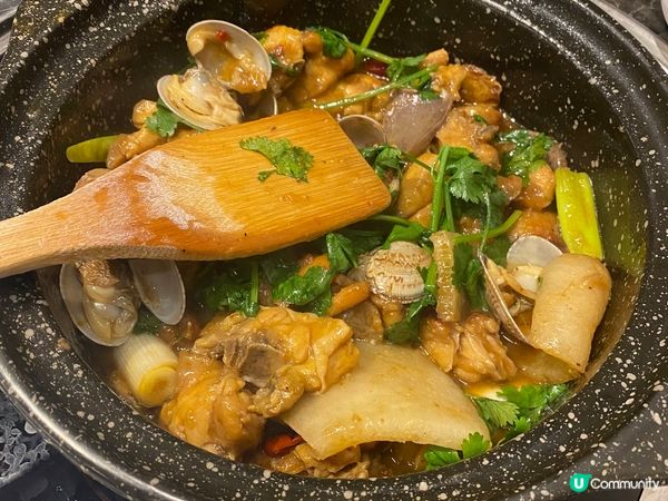 有本地斗滾?煲，先食?煲後打邊爐 。仲有台北?同燒肉，炭爐燒...