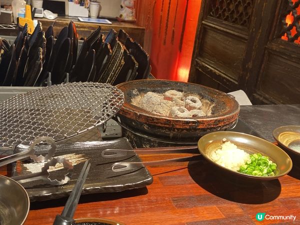 有本地斗滾?煲，先食?煲後打邊爐 。仲有台北?同燒肉，炭爐燒...