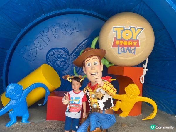 新濠水上樂園，最岩夏天去，有室外室內，大人小朋友都岩玩