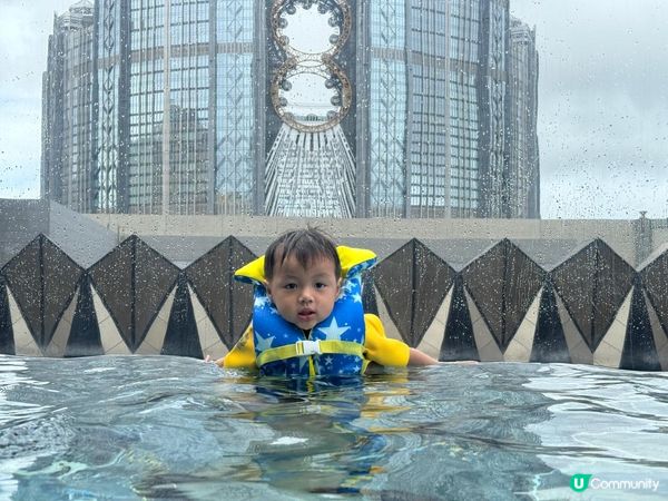 新濠水上樂園，最岩夏天去，有室外室內，大人小朋友都岩玩