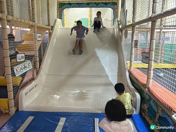 炎夏喜歡帶女兒四處去玩，感受陽光既威力，亦享受各式夏天既美食...