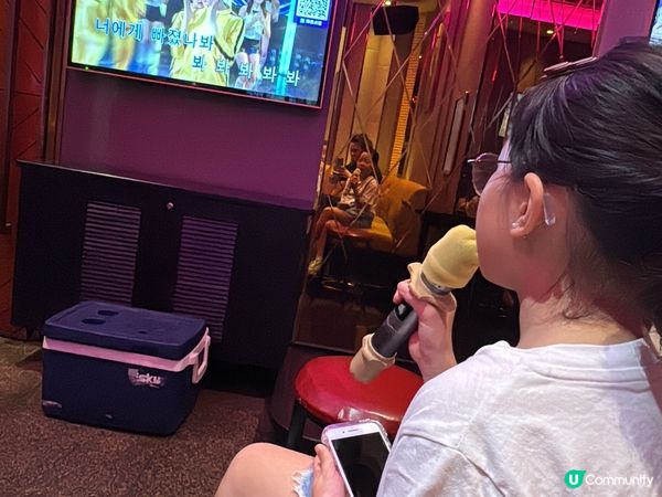 炎夏喜歡帶女兒四處去玩，感受陽光既威力，亦享受各式夏天既美食...