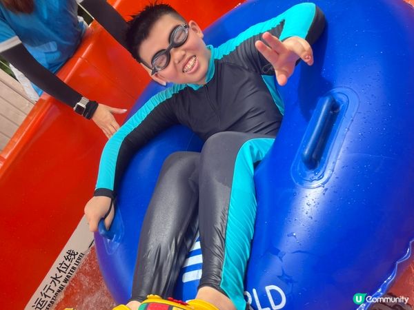 第一次去水上樂園，可以讓小朋友盡情玩水，大人又可以放鬆壓力，...