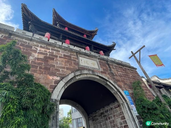 這裏是深圳甘坑古鎮，古色古香，如圖晚上夜景很漂亮。在這裏穿上...